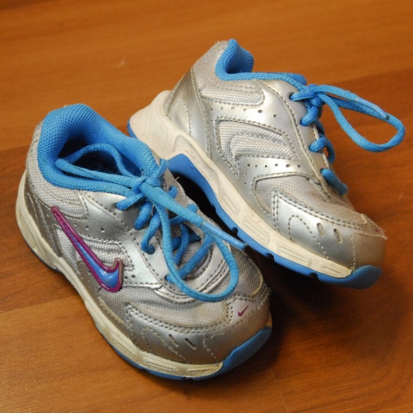 Nike Other - Girls silver Nike sneakers
